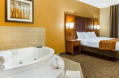 Hotel In St. Paul, MN With Jacuzzi Suites – LivINN Hotel